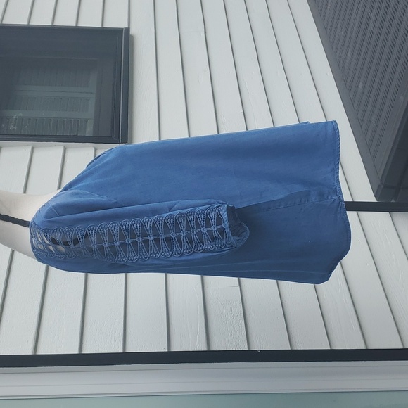 Retrelogy Chambray Peasant Top - Picture 3 of 11